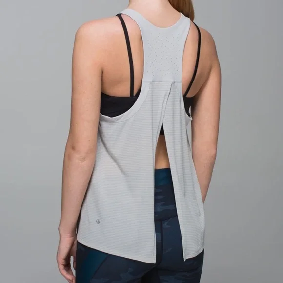 Lululemon Clip-In Tank in "Silver Spoon" Gray - Fits Size S 4/6 Rare Lulu Find - Picture 2 of 10